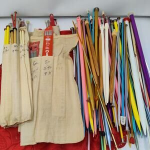 HUGE LOT OF VINTAGE KNITTING NEEDLES ALL SIZES LOTS OF BRANDS